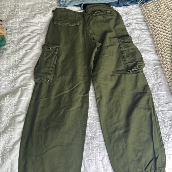 Aritzia TNA Cargo Pants 🤎 - Picture 3 of 3